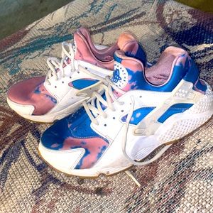 Nike huaraches women’s pink and blue tie dye